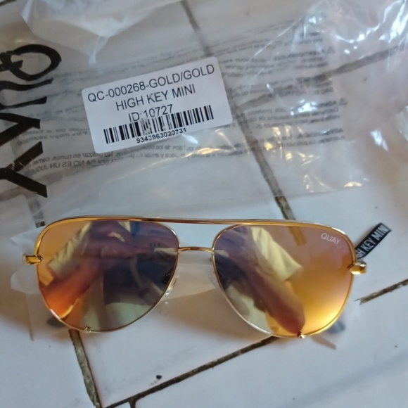 NEW ! Rare Quay MINI high key gold sunglasses - Picture 5 of 5
